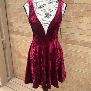 NWT Lulus Burgundy Crushed Velvet Plunge Backless Flare Skater Dress Sz Small
